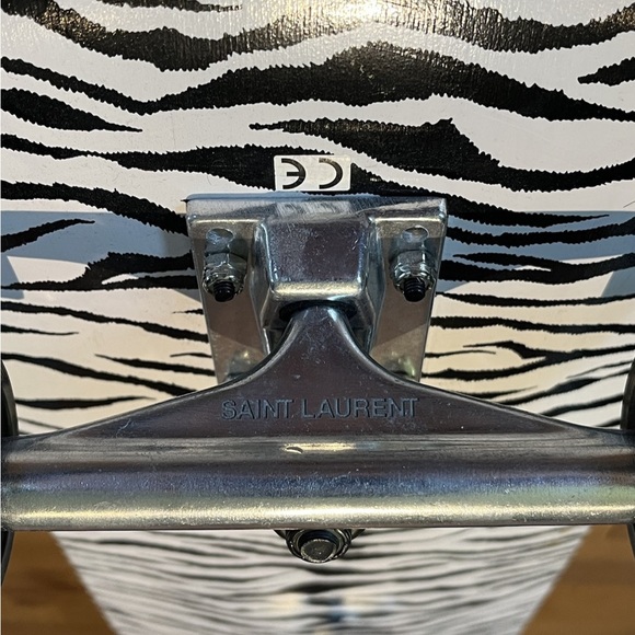 Extremely rare runway saint Laurent 2016 surf sound skateboard in zebra print - Picture 3 of 6